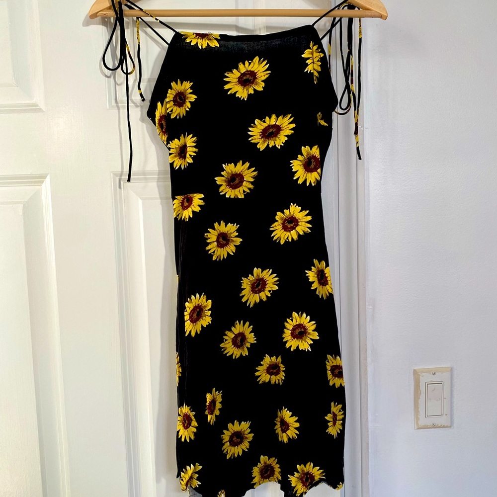 NWT Sunflower tie dress